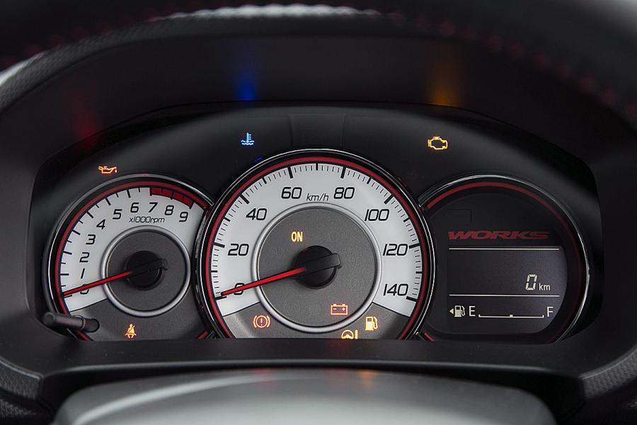 Панель приборов Suzuki Alto Works 2015 года  (фото 3 из 18)